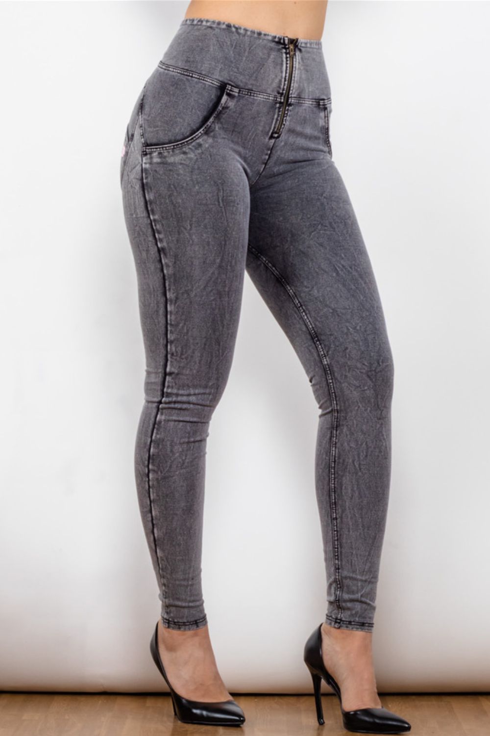 Zip Closure Skinny Jeans with Pockets